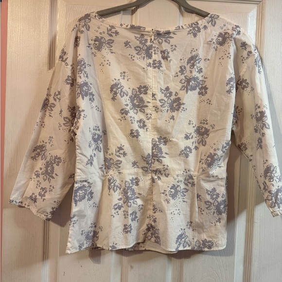 GAP White and Blue Floral Top - Picture 4 of 4
